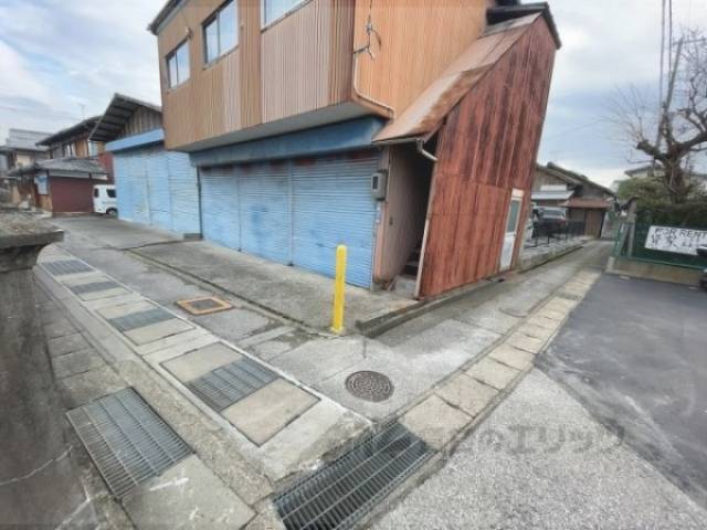 前面道路　普通車でも物件まで行けます