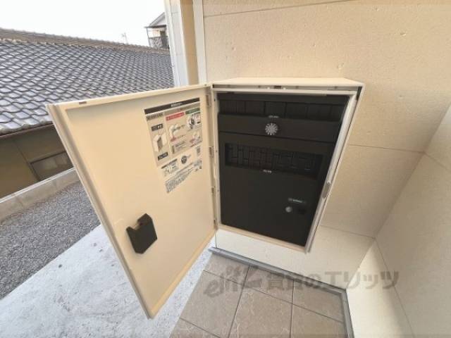 宅配ボックス　各号室玄関横設置