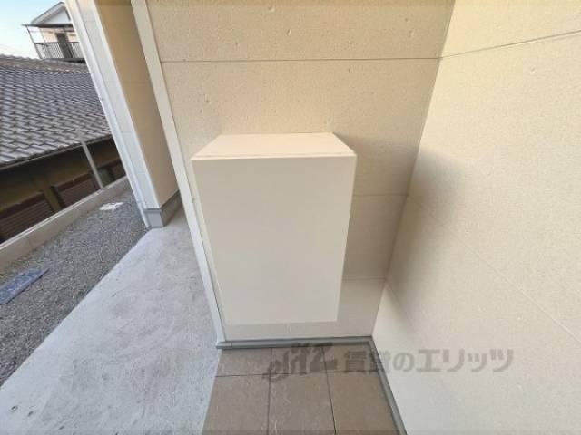 宅配ボックス　各号室玄関横設置