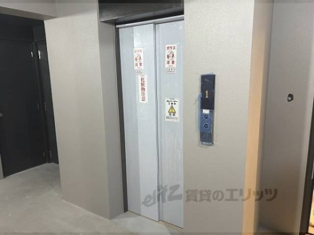 エレベーター　建築中