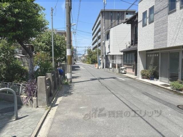 建築中