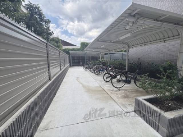 駐輪場　自転車