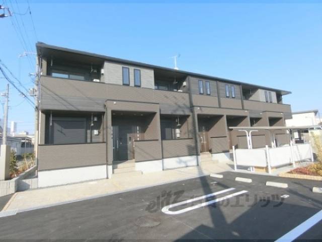 建物前通路・駐車場