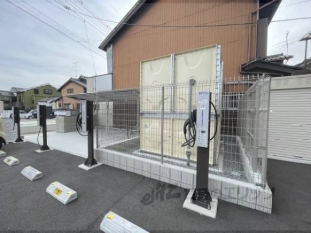 駐車場　電気自動車充電器