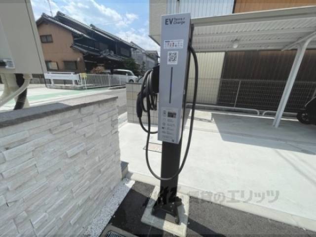 駐車場　電気自動車充電器