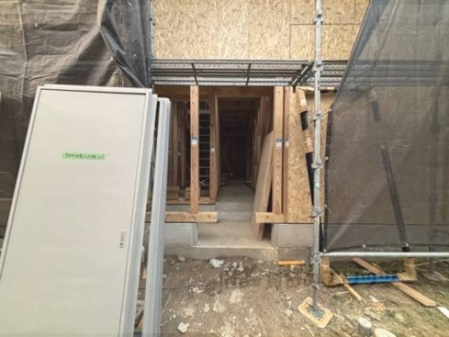 建築中