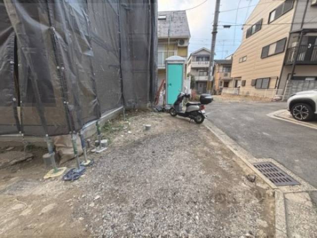 建築中