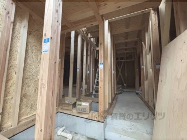 建築中