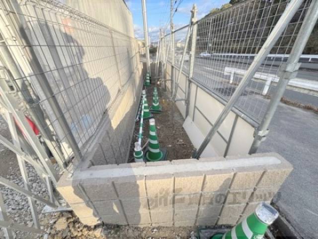 ゴミ置き場　建築中