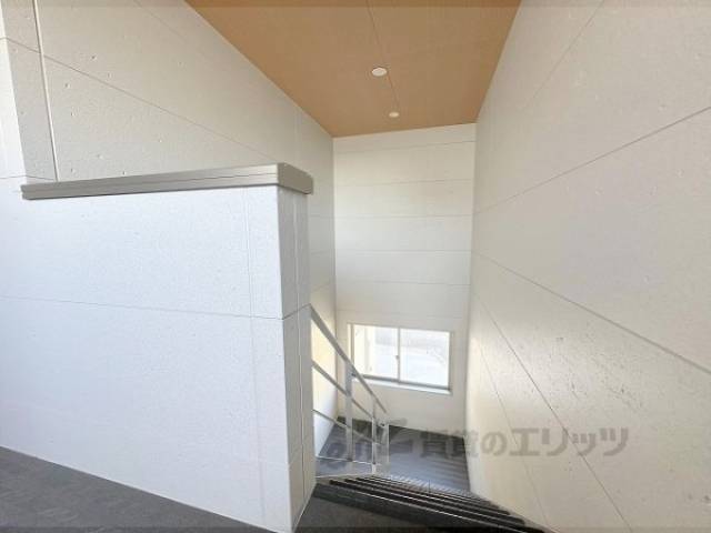 階段　2階から下　1階廊下