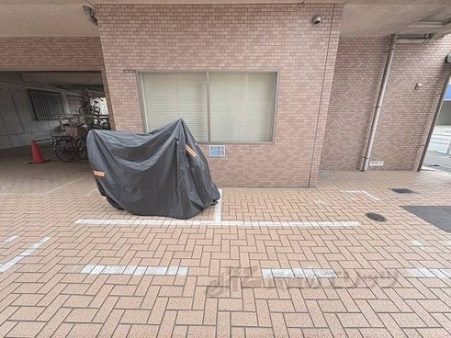 オートバイ置き場