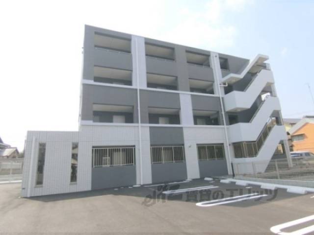 建物裏側・駐車場