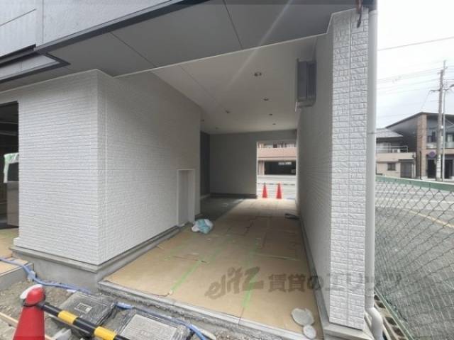 建築中