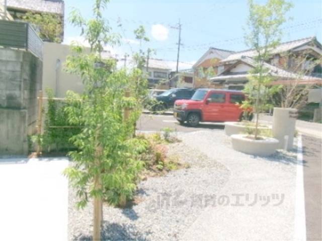 駐車場 通路植栽