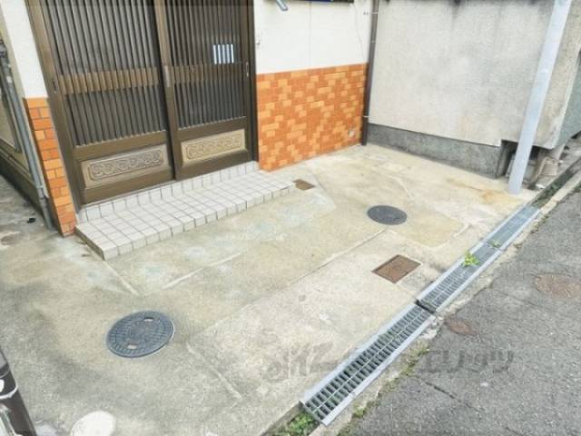 玄関前