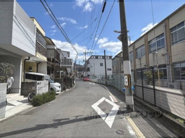 前面道路　西向き