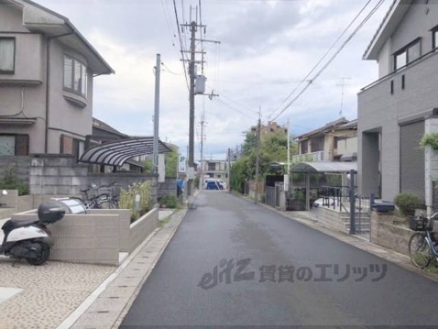 前面道路　西向き