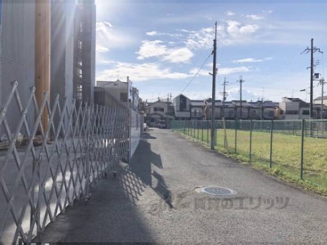 前面道路　西側南向き