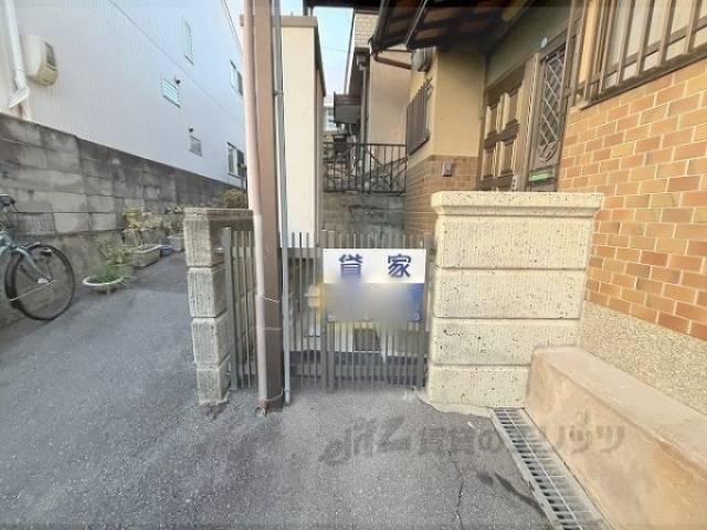 門