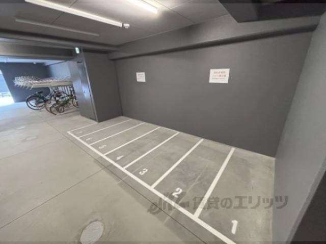 駐輪場　屋内バイク置き場
