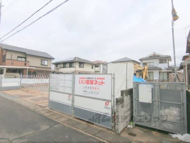 建物敷地入口付近