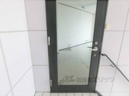 入口玄関前