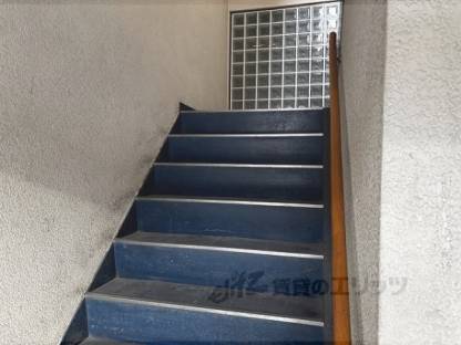 通路　階段
