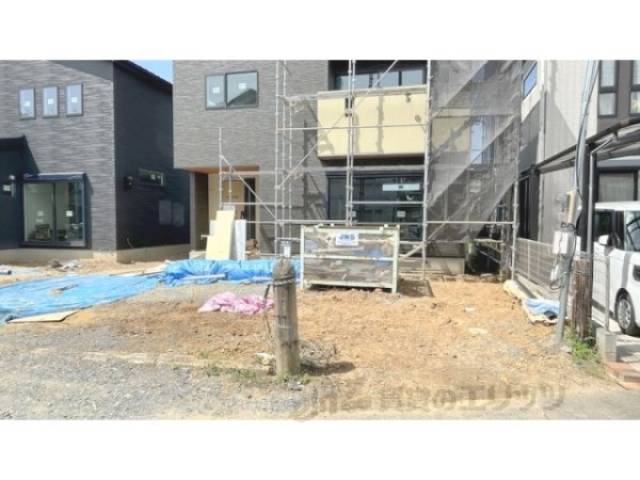 駐車場　建築中