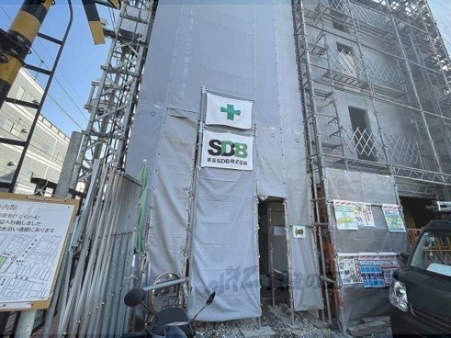 建築中