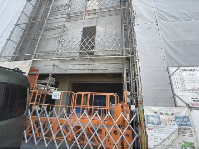建築中