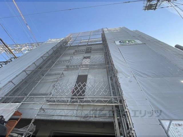 建築中