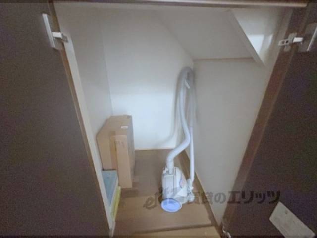 別館階段下収納