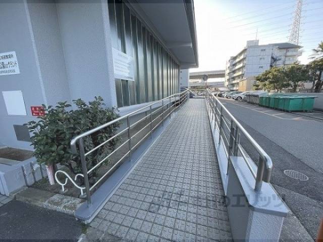 エントランス　スロープ