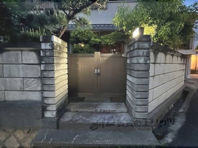 門