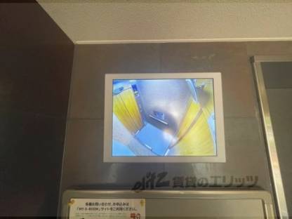 エレベーター　監視モニター
