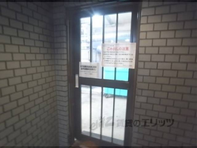 ゴミ捨て場入り口