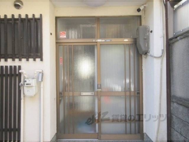 エントランス　玄関ドア