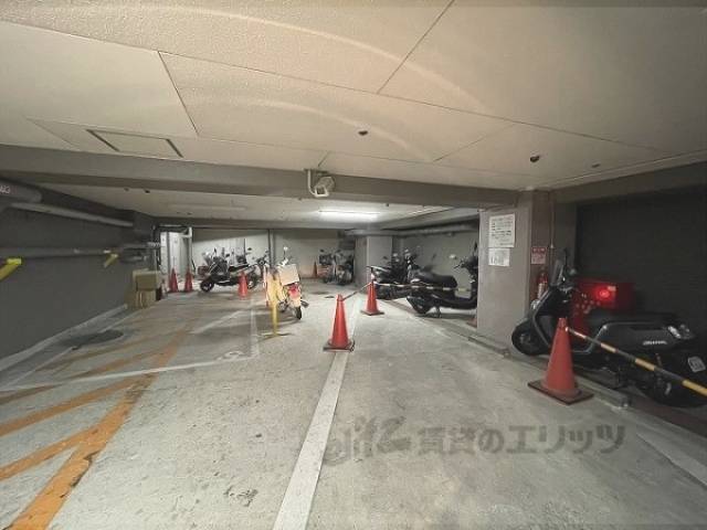 駐輪場　バイク