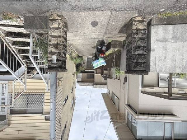 通路　路地入口