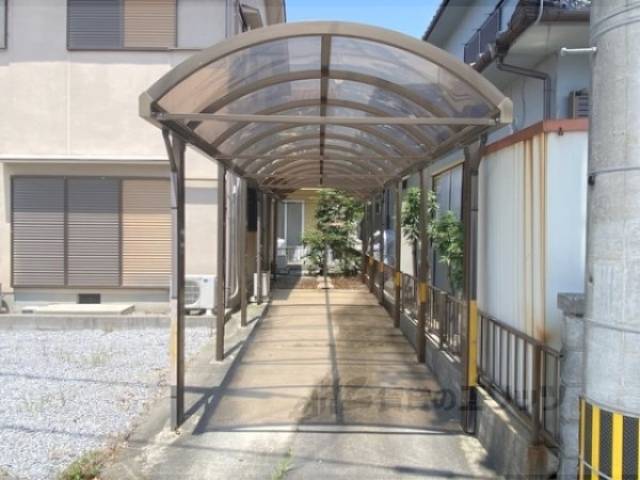 屋根付き駐車場