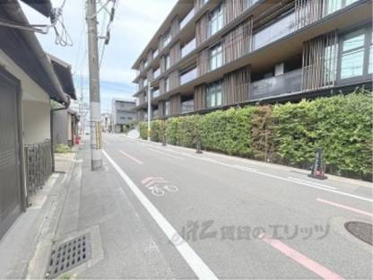 前面道路　（西洞院通り側）