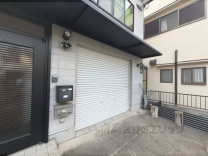 駐車場　シャッター