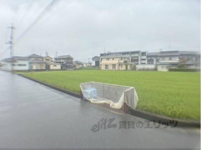 住宅の裏手