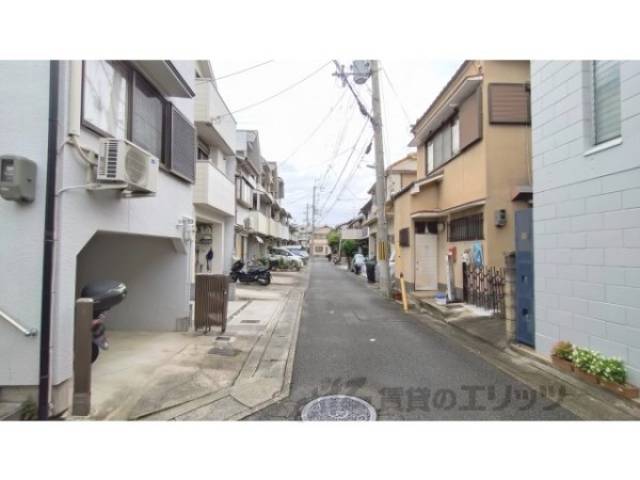 前面道路　西側