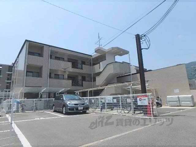 ボンエルフ嵯峨外観写真1