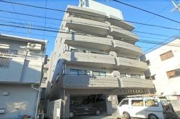 ロワイヤル太秦外観写真
