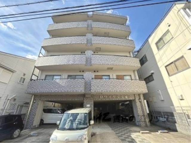 ロワイヤル太秦外観写真1