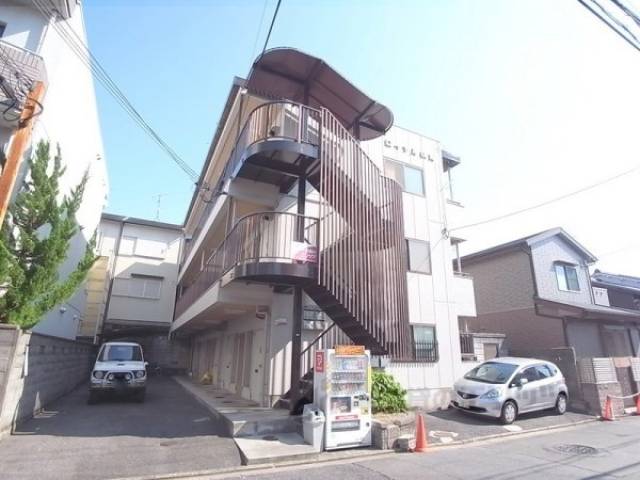 ロイヤル伏見外観写真1