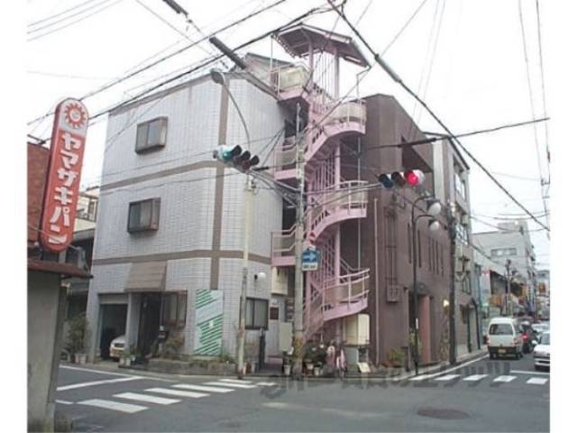 バドワール墨染外観写真1