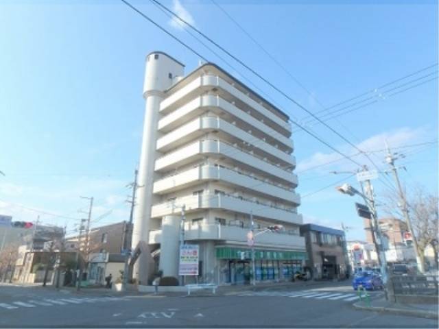 レッド　モア外観写真1